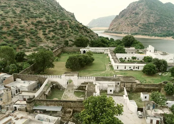 Rajmahal Palace By Kanota Hotels Near Bisalpur Dam