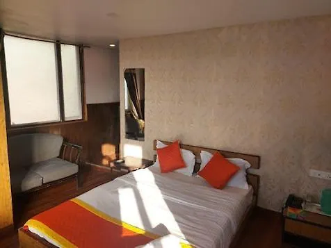 Newest Dlx Hotel