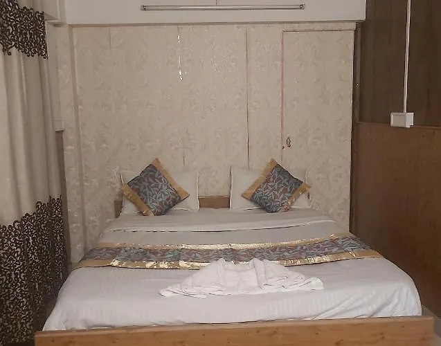 Newest Dlx Hotel