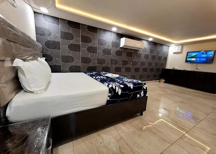 Hotel Crown Inn