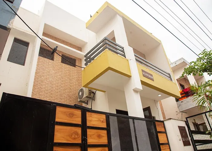 Near Aiims Cook-Your-Own Kitchen Family Villa