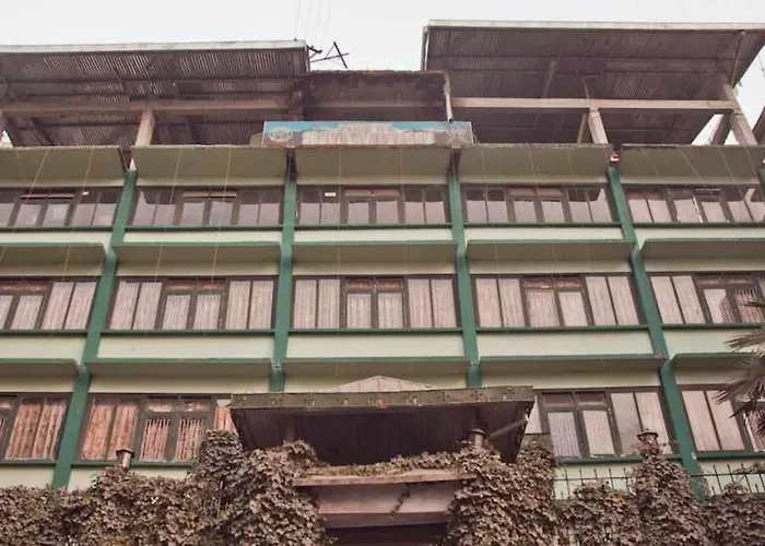Goroomgo Shambhu Mall Road Darjeeling Darjeeling 
