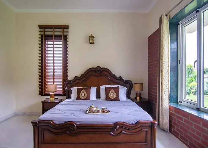 Stayvista At Hillside Paradise With Pool, Jacuzzi, Kids Play Area