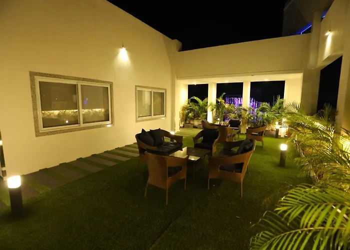 Hotel Blueivy Anand
