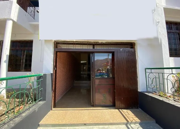 Goroomgo Kanara Hotel Bhimtal - Parking Facilities - Excellent Service