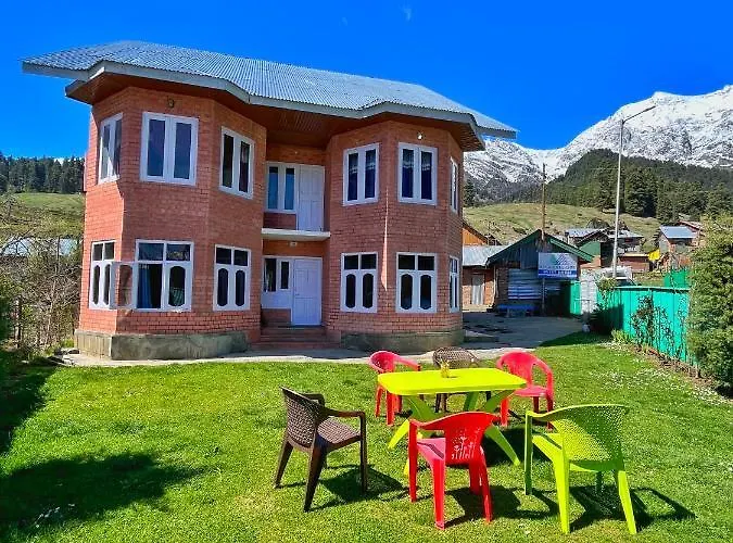Kolahoi Heights Guest House