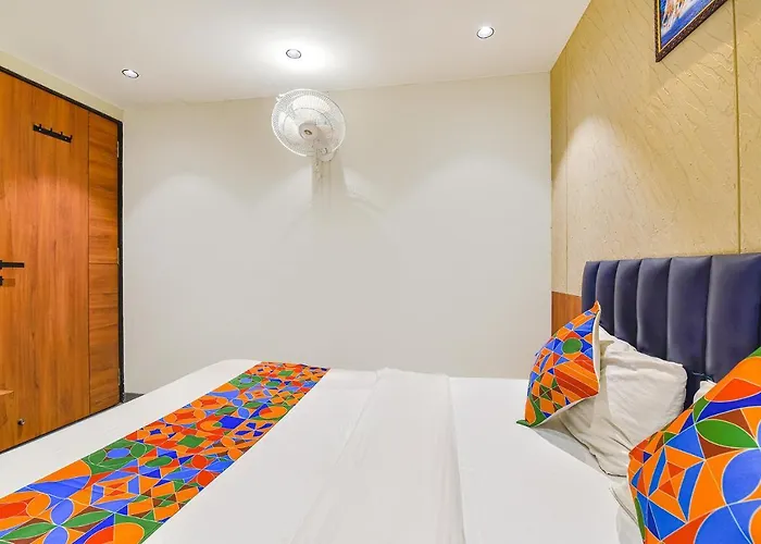 Fabhotel Udhna Inn, Near Udhna Junction