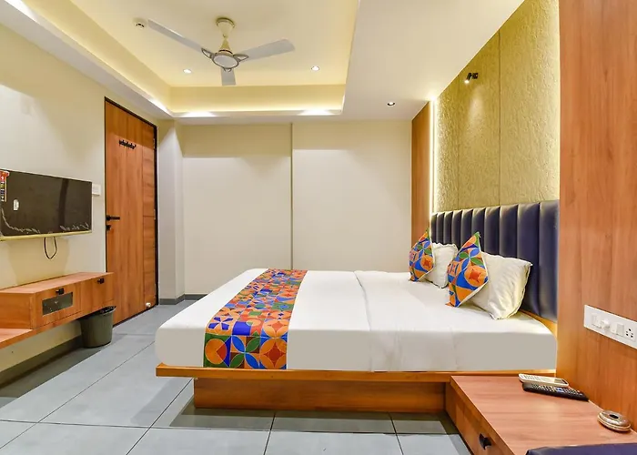 Fabhotel Udhna Inn, Near Udhna Junction