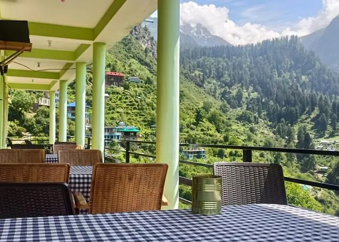 King Falafal Tosh Guest House & Cafe
