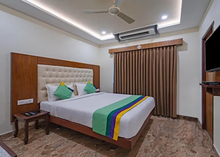 Treebo Aaravi Residency, 800 Mtrs From Promenade Beach