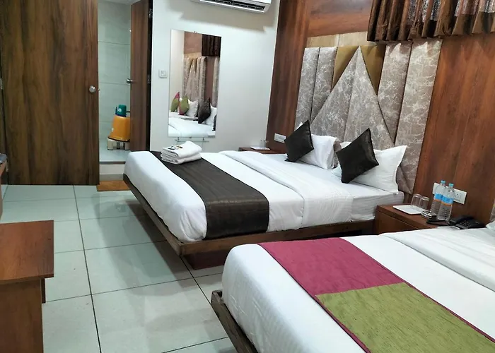 Hotel Divya Palace
