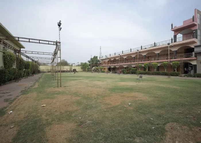 Hotel Mukund Dham-Near Mathura Railway Station
