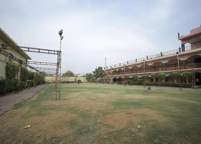 Hotel Mukund Dham-Near Mathura Railway Station