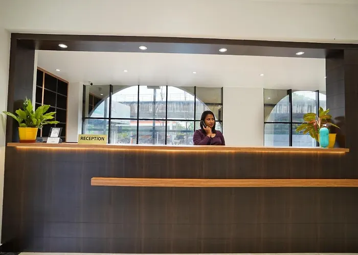 7 The Business Hotel
