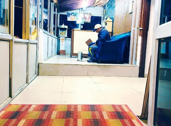 Hotel Holiday Dalhousie - Near Ghandhi Chowk Mall Road