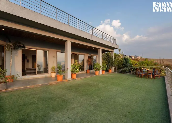 Aarna House By Stayvista - Mountain & Lakeview Villa, Contemporary Modern Interiors & A Charming Terrace Garden