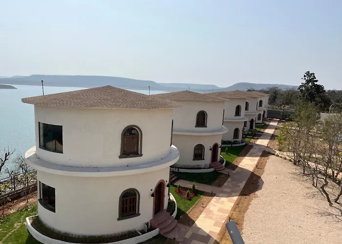 Narwar Lakefront Resort