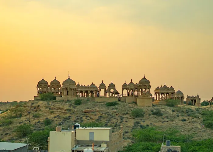 Hotel Marina Mahal With Swimming Pool