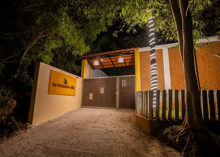 La Meadow Villa With Swimming Pool