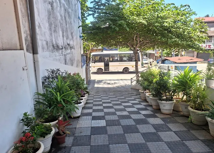 Hotel B R Regency