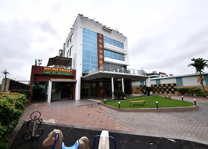 Click Hotel Sagar Plaza Chakan, Pune