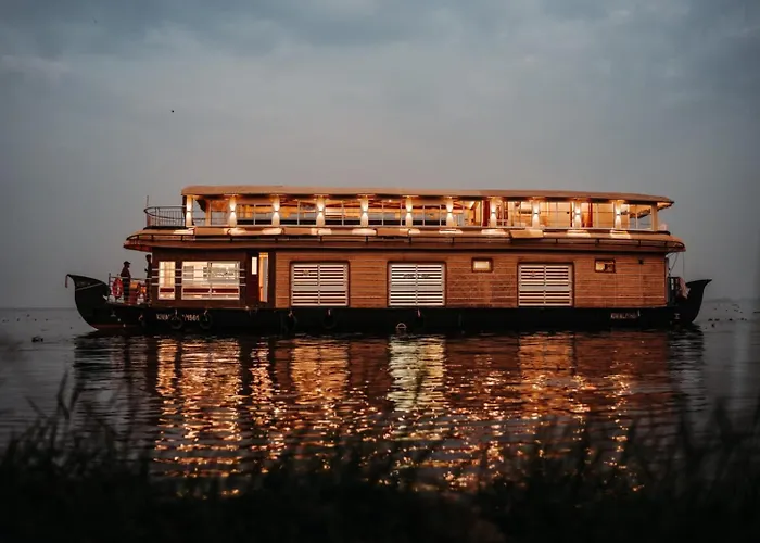 Venice Premium Houseboats Alleppey
