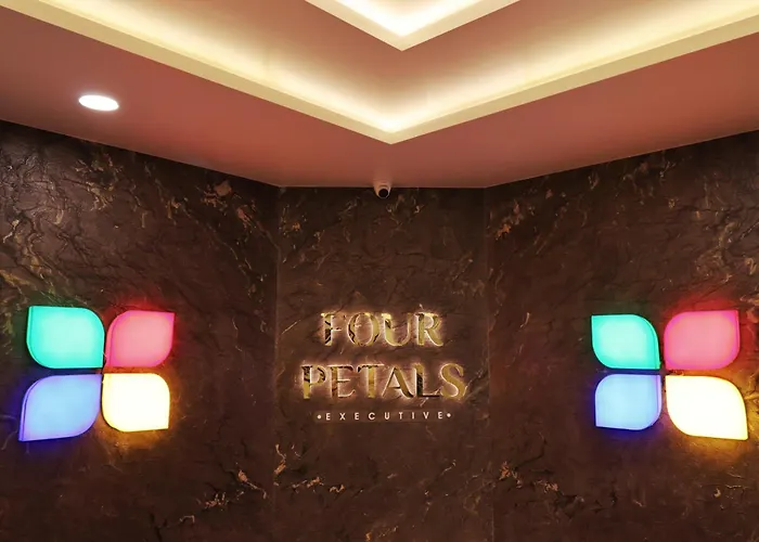 Four Petals Executive By Lhms