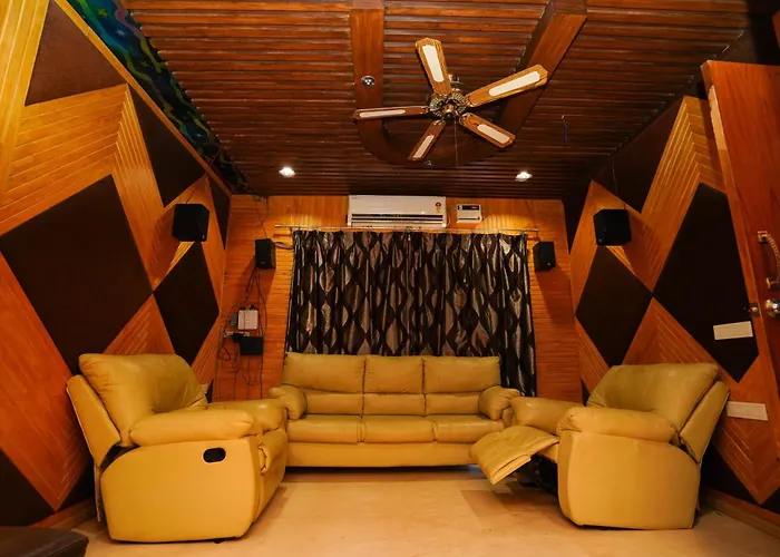 Golden Villa - Duplex House With Private Theater - Near To Alipiri And Bhudevi Ttd Ticket Counter And Kapilateertham