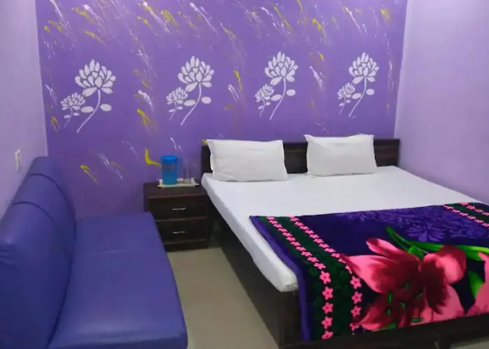 Goroomgo Atithi Galaxy Kanpur Near Railway Station - Hotel-At-Prime-Location Spacious-Room With-Wi-Fi & Parking Availability,