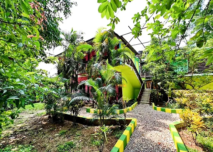 Hotel Green Gold Resort Lataguri