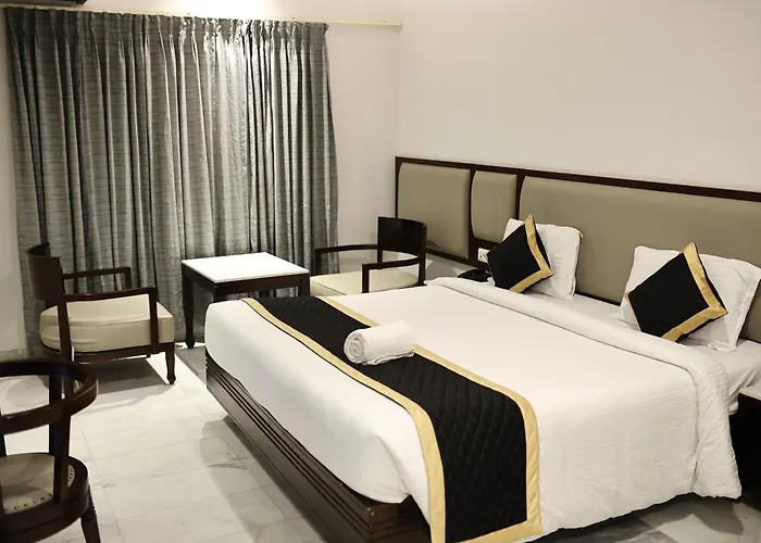 Hotel Saratharajans