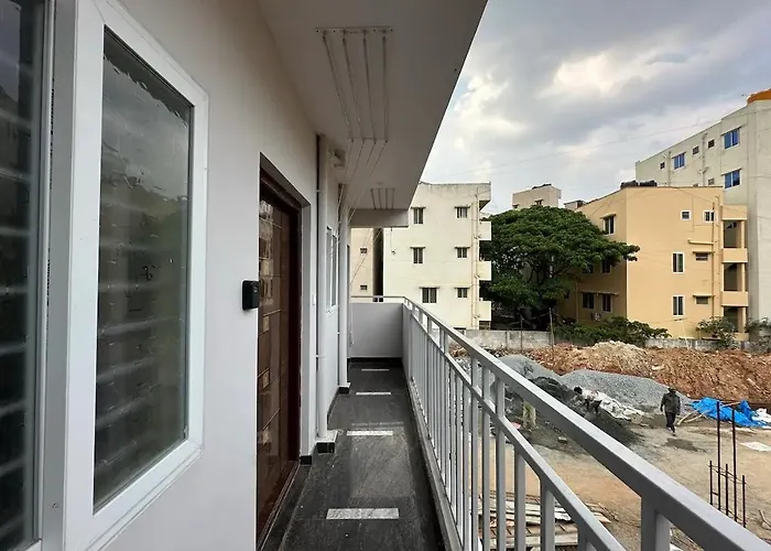 Cozy Room 1Bhk With Lift 503
