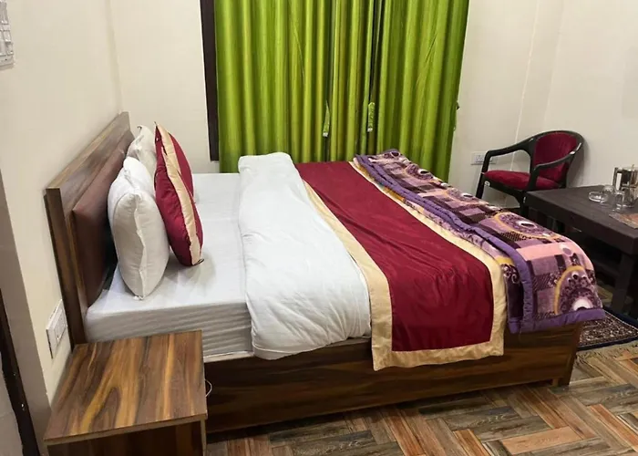 Goroomgo Morning Moon Bhimtal Near Ramleela Ground - Comfortable Stay With Family