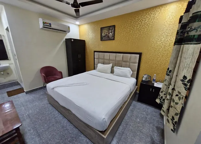 Redstone Hotel - Near Us Consulate Nungambakkam