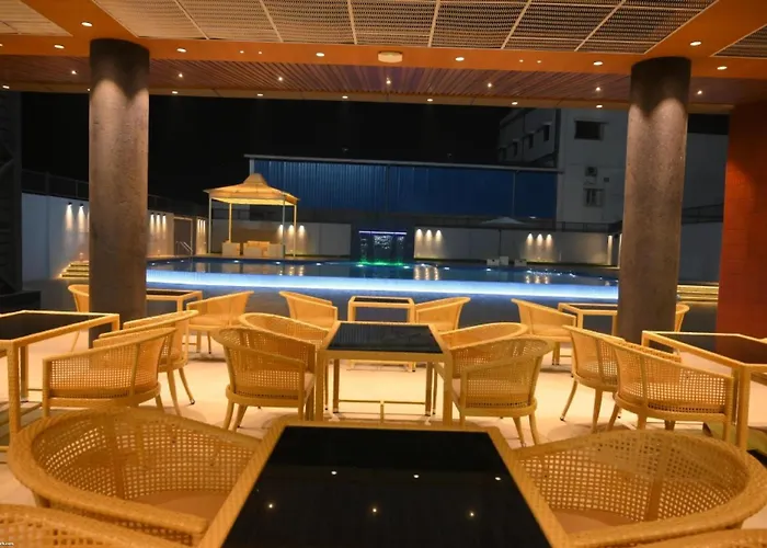 Golden Park Hotel & Resort