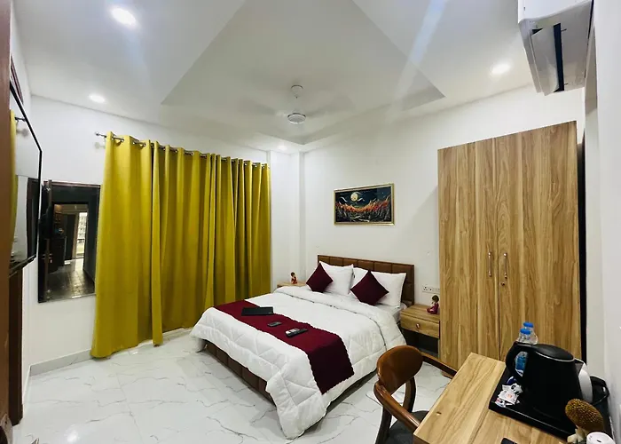 The Lodgers Studio Apartment Infront Of Artemis Hospital Gurugram
