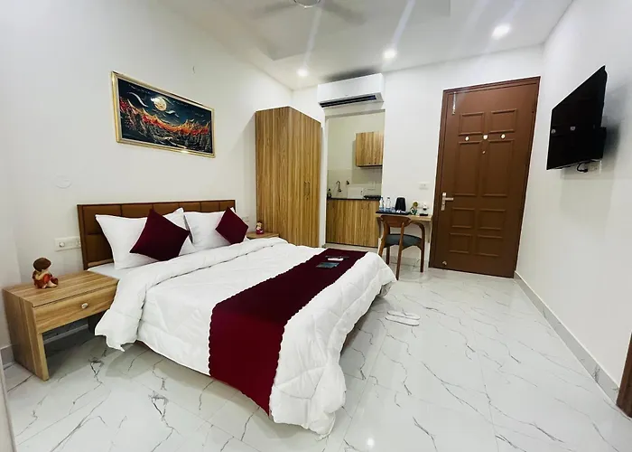 The Lodgers Studio Apartment Infront Of Artemis Hospital Gurugram