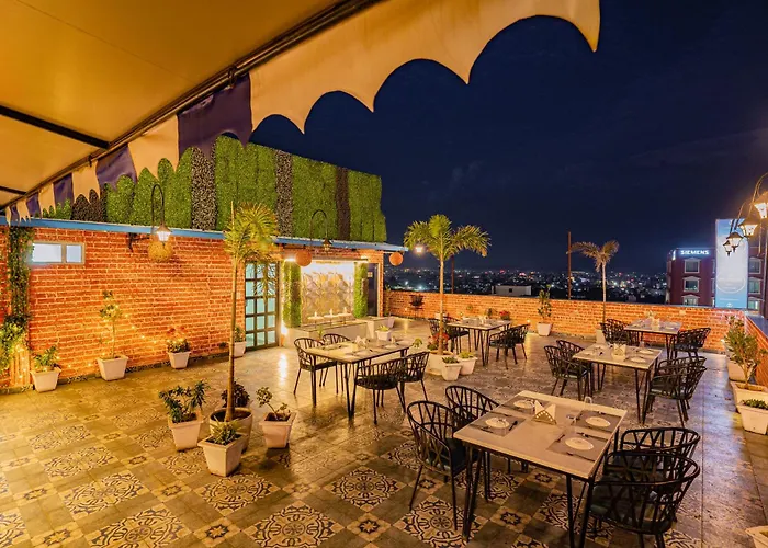 Tripli Hotels White Manor