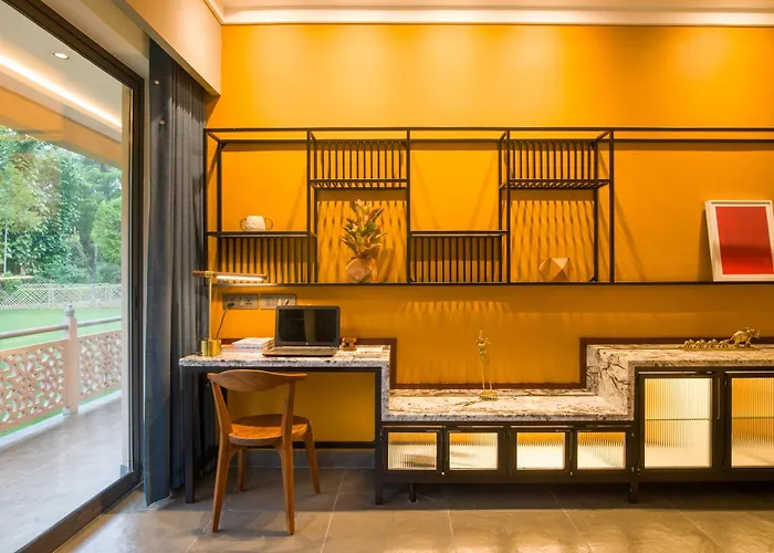 Elivaas 5 Bhk With Entertainment Lounge & Pvt Pool - Taus Bagh