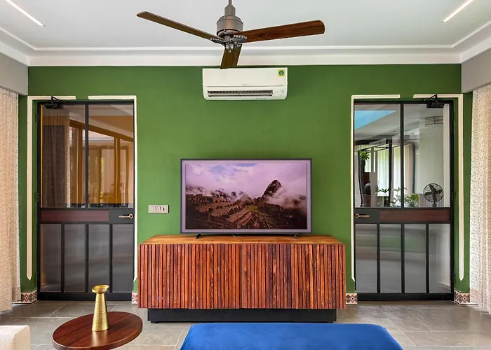 Elivaas 5 Bhk With Entertainment Lounge & Pvt Pool - Taus Bagh