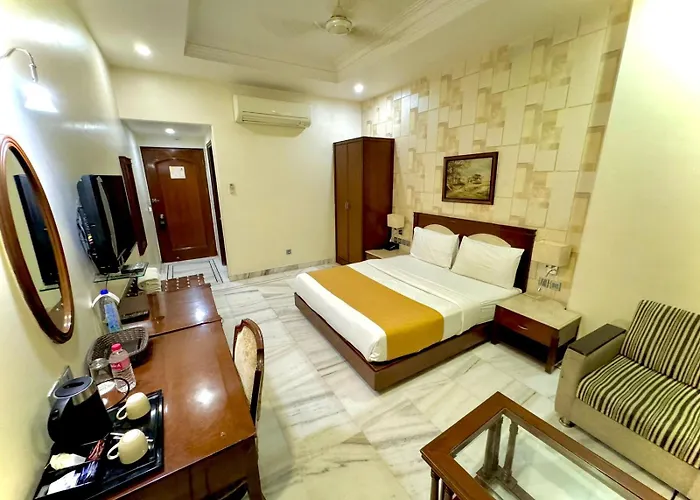 Hotel Florence Inn, Karol Bagh, New Delhi, 2 Min From Metro