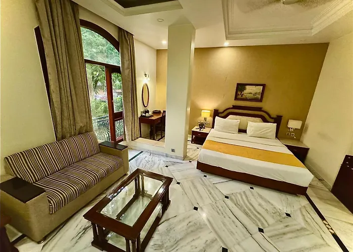 Hotel Florence Inn, Karol Bagh, New Delhi, 2 Min From Metro