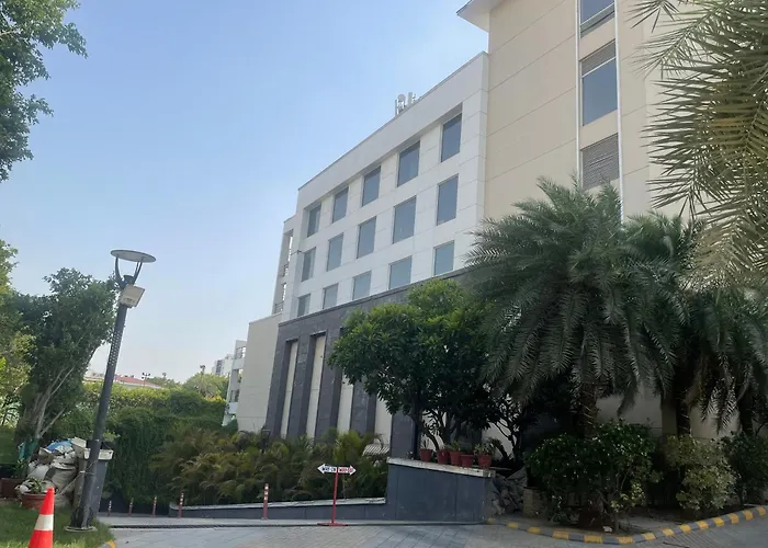 V Retreat Gurgaon Hotel
