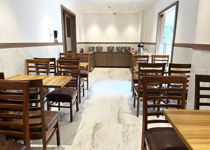 Glitz Hotels La Dahlia - Premium