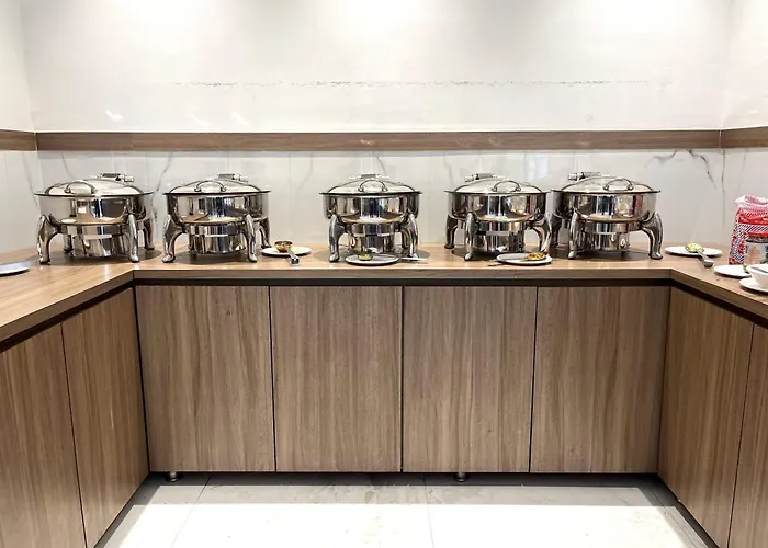 Glitz Hotels La Dahlia - Premium