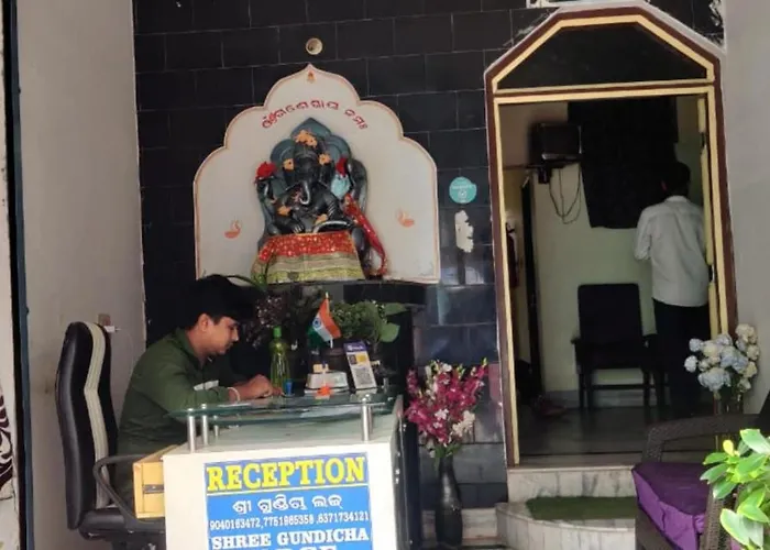 Hotel Shree Gundicha Puri Near Shree Jagannaath Temple 900M - Perfect Location And Comfortable Room