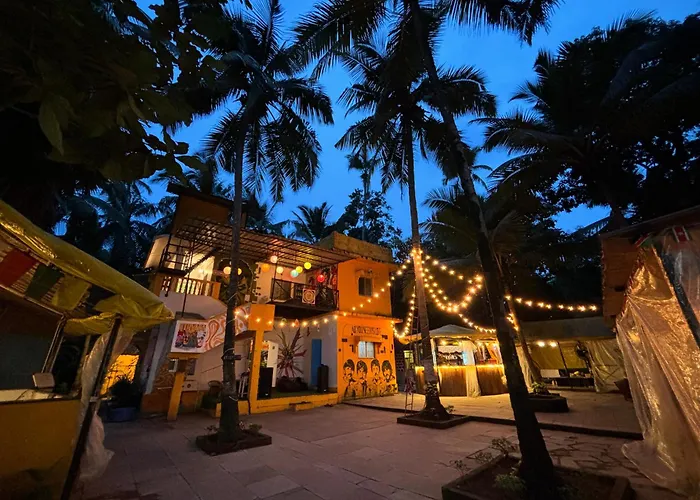 Mandala House - Party Hostel
