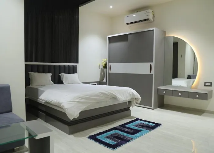 Hotel Kv Pride, Chikhali