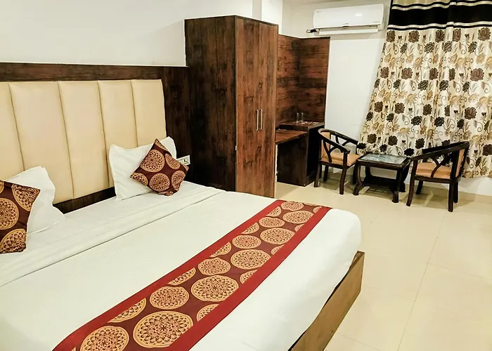 Hotel Le Grand Near Igi Airport