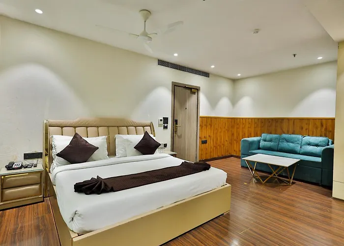 Clay Inn Hotels, Paschim Vihar